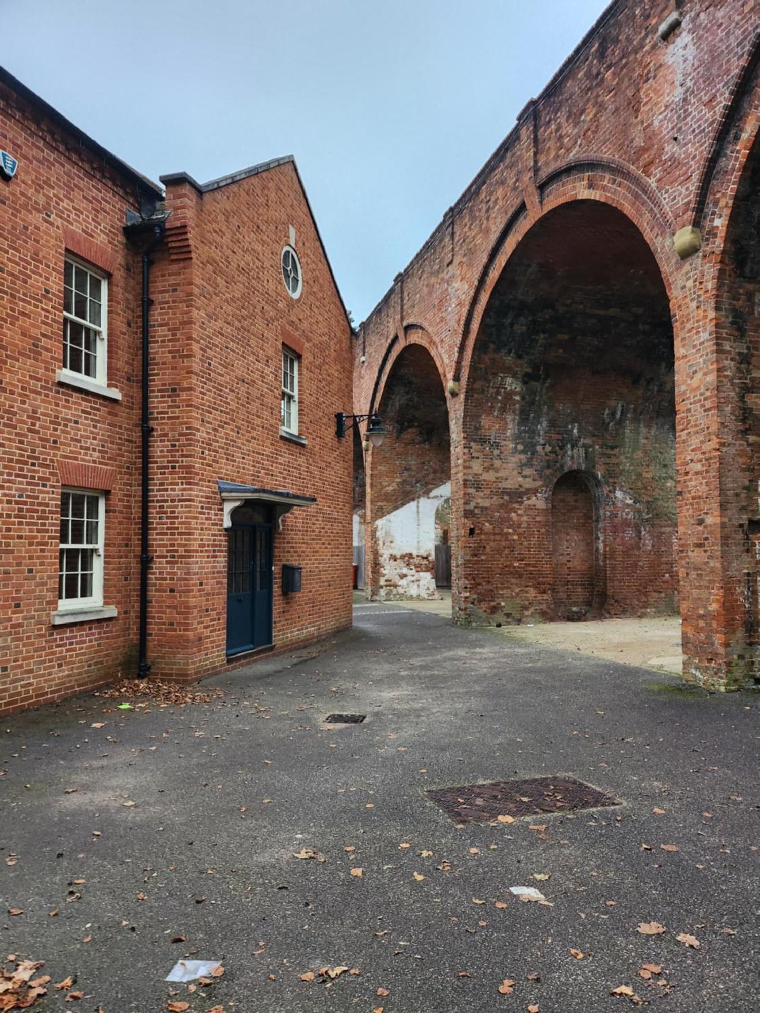 West Lodge Hatfield  Luaran gambar